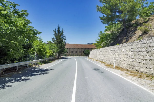 Kıbrıs. Kıbrıs'taki Chrysorrogiatissa Manastırı
