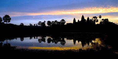 Çarpıcı gündoğumu ve Angkor Wat - Siem Reap - Kamboçya en büyük dini anıt dünya üzerinde de yansımaları