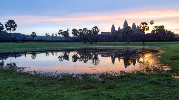 Impresionante Amanecer Reflexiones Angkor Wat Siem Reap Camboya Monumento Religioso — Foto de Stock