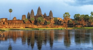 Altın günbatımı vasıl Angkor Wat