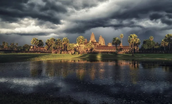 En solnedgång i Angkor Wat, Kambodja — Stockfoto