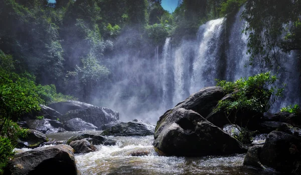 Wasserfall auf phnom kulen, siem reap, Kambodscha — Stockfoto