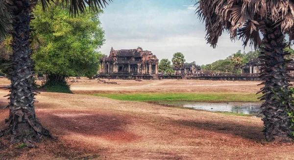 Starożytnej biblioteki w Angkor Wat, Kambodża — Zdjęcie stockowe