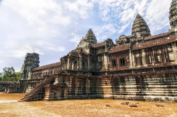 Angkor wat, Kamboçya'da karmaşık