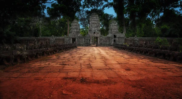 Ruinen des alten preah khan Tempels in angkor, siem reap, Kambodscha. Der Preah Khan Tempel wurde vom Dschungel verschluckt. Preah Khan ist eine beliebte Touristenattraktion. — Stockfoto