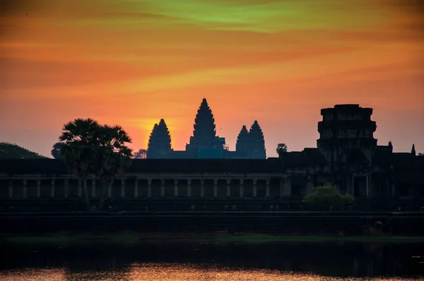 Lenyűgöző Napfelkelte Siem Reap Angkor Wat Kambodzsa Legnagyobb Vallási Emlékműve — Stock Fotó