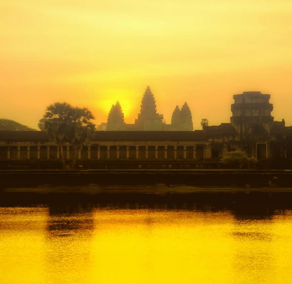 Impresionante Amanecer Angkor Wat Siem Reap Camboya Monumento Religioso Más — Foto de Stock