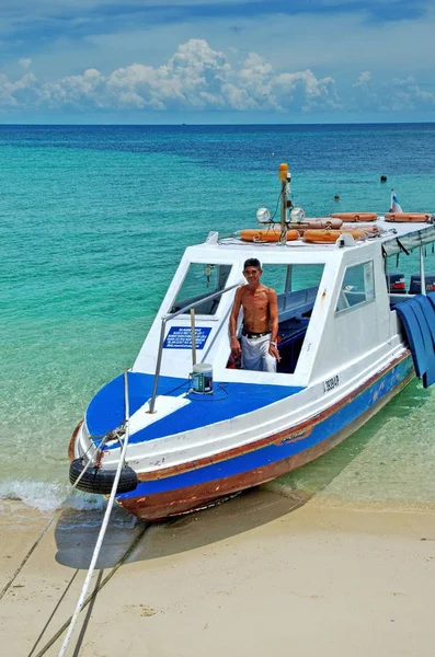 Selingan Malaysia May Ein Unbekannter Mann Auf Seinem Boot Zum — Stockfoto