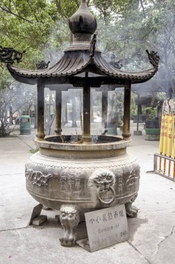 Hong Kong, Çin - 4 Mayıs 2013: Lantau, Hong Kong üzerinde Ngong Ping köyde ibadet yeri