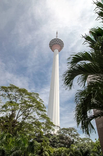 クアラルンプール クアラルンプール タワー メナラ空港 2013 日にクアラルンプール マレーシア タワーに達するそれに現在 421 世界で最も高い自立塔 — ストック写真