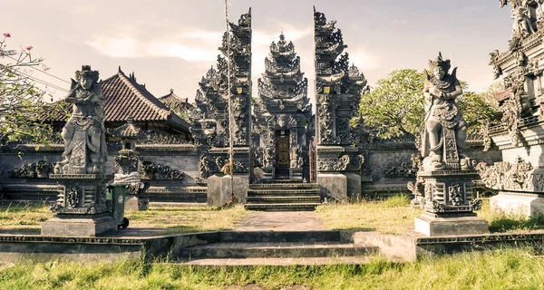 Bali Adası Bali Tapınağı