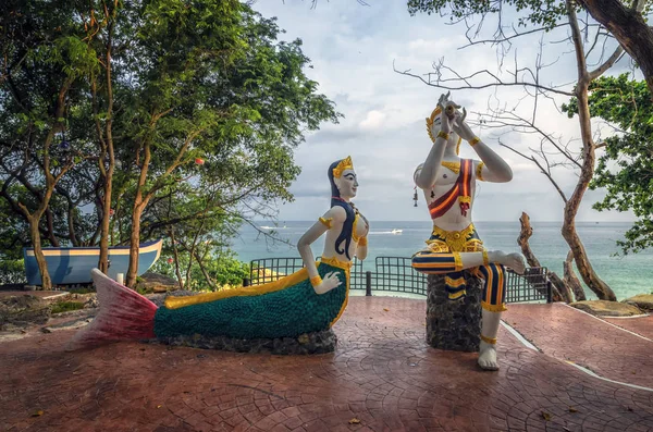 Αγάλματα Του Γοργόνα Και Piper Στην Παραλία Στο Νησί Koh — Φωτογραφία Αρχείου