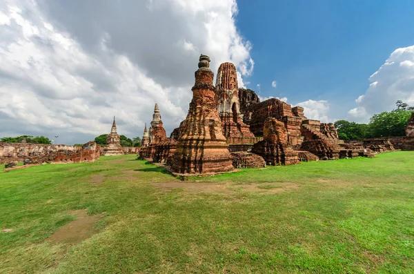 Wat Mahathat Temple in Ayutthaya Historical Park, um patrimônio mundial da UNESCO, Tailândia — Fotografia de Stock