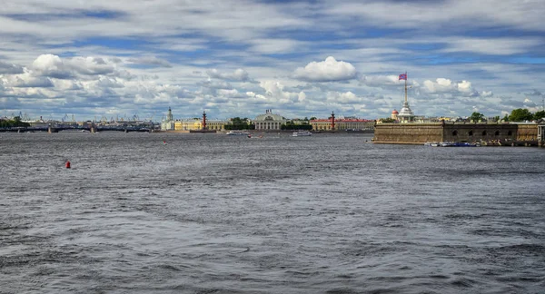 Veduta di San Pietroburgo e del fiume Neva, Russia — Foto Stock