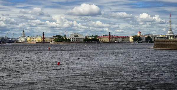 Вид Санкт-Петербурга та річки Нева, Російська Федерація — стокове фото