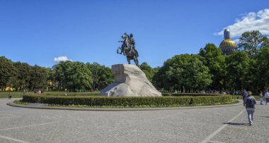 Saint Petersburg, Rusya - 28 Haziran 2017: anıt ilk Peter. Bronz atlı anıt Senato Meydanı'nda görüntüleyin. Bir Saint Petersburg sembolleri