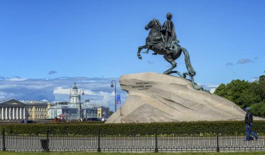 Saint Petersburg, Rusya - 28 Haziran 2017: anıt ilk Peter. Bronz atlı anıt Senato Meydanı'nda görüntüleyin. Bir Saint Petersburg sembolleri