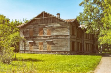 Rusya'nın eski terk edilmiş ahşap ev