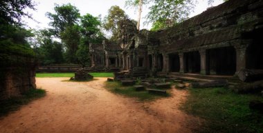 Ta Prohm tapınağının antik taş kalıntıları, Angkor, Kamboçya