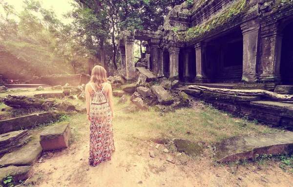 Mladá Žena Prohm Angkor Siem Reap Kambodža — Stock fotografie