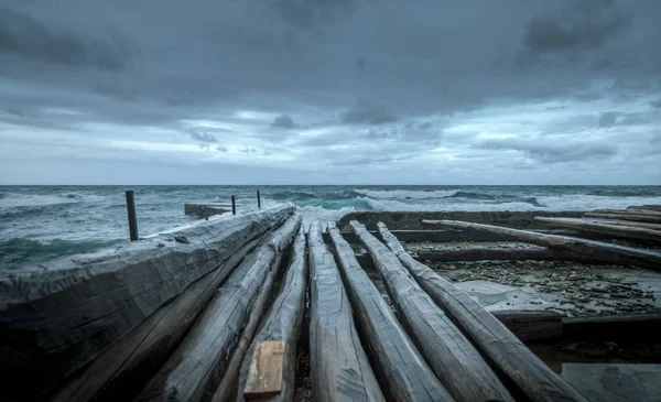 风暴海岸附近阿托斯, 哈尔基迪基, 希腊 — 图库照片