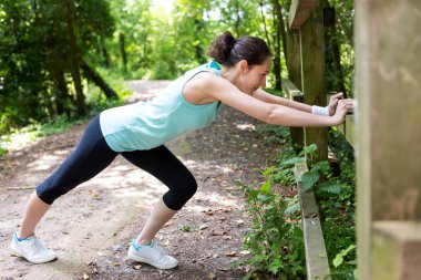 Çalıştırdıktan sonra germe kadın