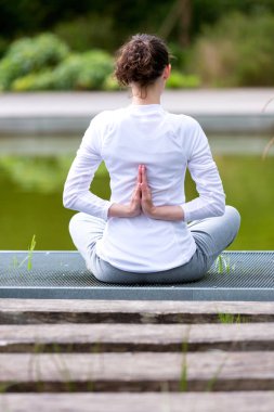 Yoga yapan kadın