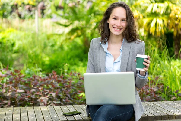 Business woman with coffee — Stock Photo, Image