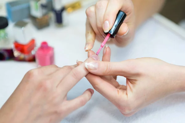 Manicura en el salón de belleza — Foto de Stock