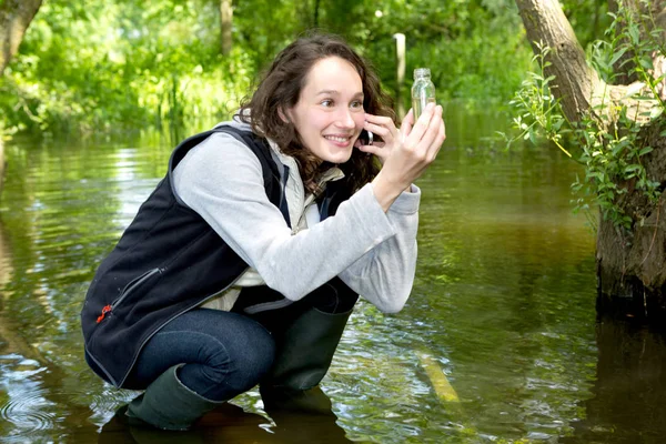 Young biologist  working — Stock Photo, Image