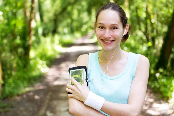 Frau macht mobil — Stockfoto