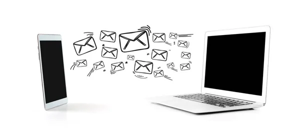 Email icon connection beetween a tablet and a computer — Stock Photo, Image