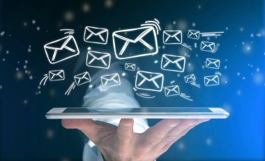 E-posta simgesi tabletiyle ileti gönderme kavramı