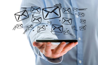 E-posta simgesi keşfi ile smartphone ileti gönderme kavramı
