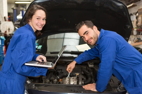 Specialist expert and mechanic at the garage