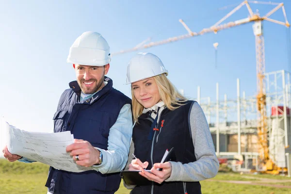 Investors on their building object — Stock Photo, Image