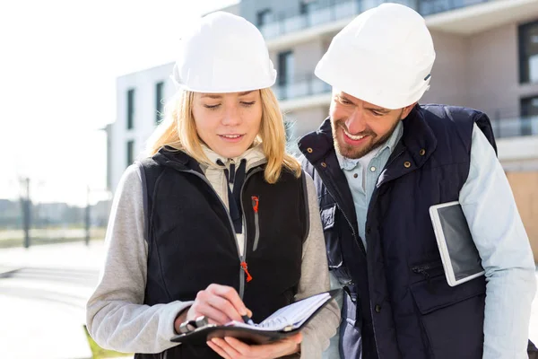 Investors on their building object — Stock Photo, Image