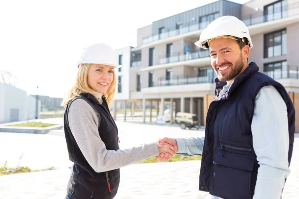 Investors on their building object — Stock Photo, Image