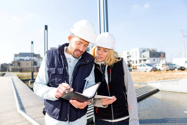 Investors on their building object — Stock Photo, Image