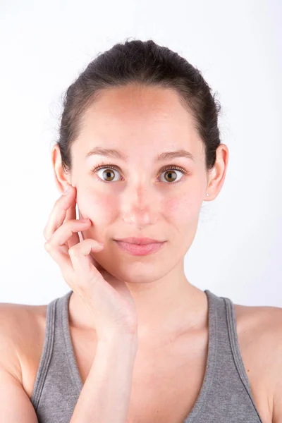 Mooie brunette vrouw — Stockfoto