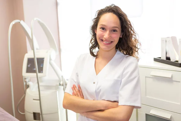 Young attractive beautician — Stock Photo, Image