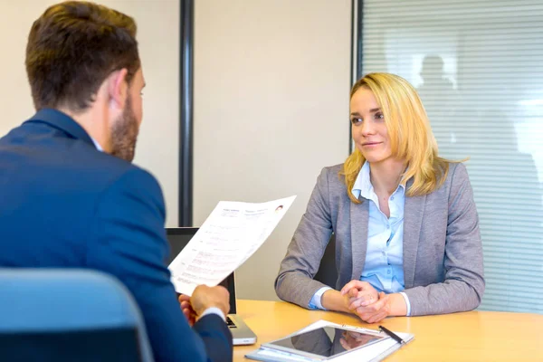 Hombre y mujer en la reunión Fotos de stock