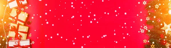 Banner de fondo rojo navideño con decoración —  Fotos de Stock