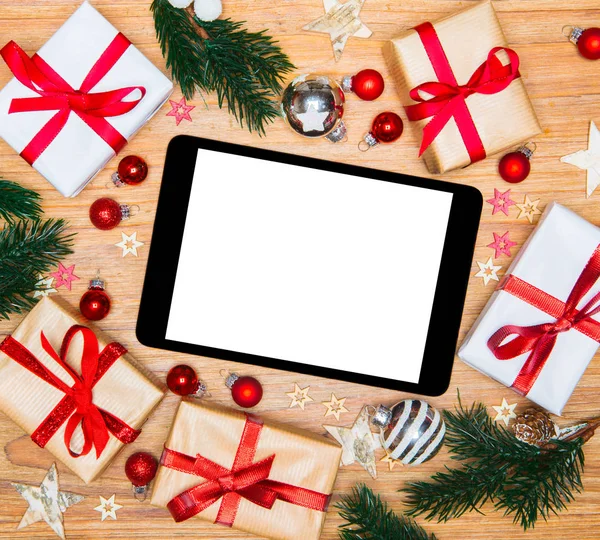 Tablet em uma decoração de Natal — Fotografia de Stock