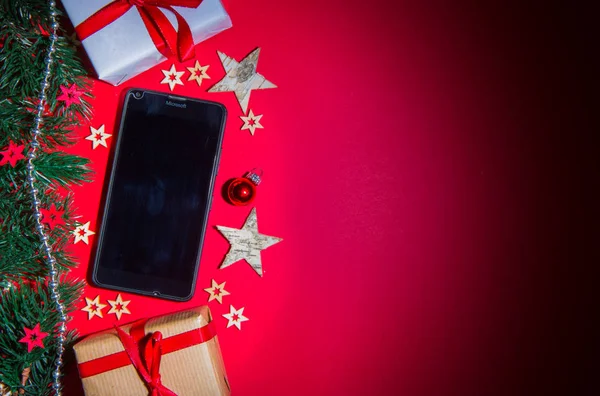 Smartphone i en jul inredning — Stockfoto