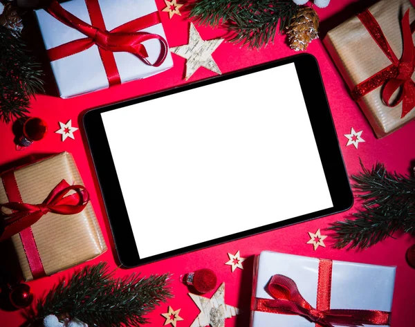 Tablet em uma decoração de Natal — Fotografia de Stock