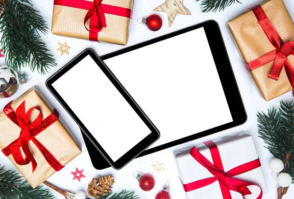 Surfplatta och smartphone i jul inredning — Stockfoto