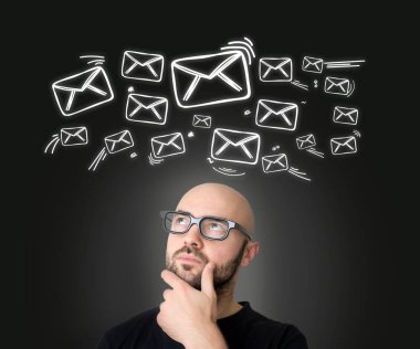 Adam iletileri hakkında düşünme