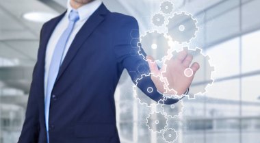 Dişli tekerlekleri arabirimiyle dokunmadan işadamı