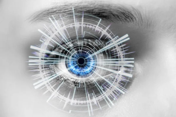 デジタル インター フェースを持つ女性の目 — ストック写真